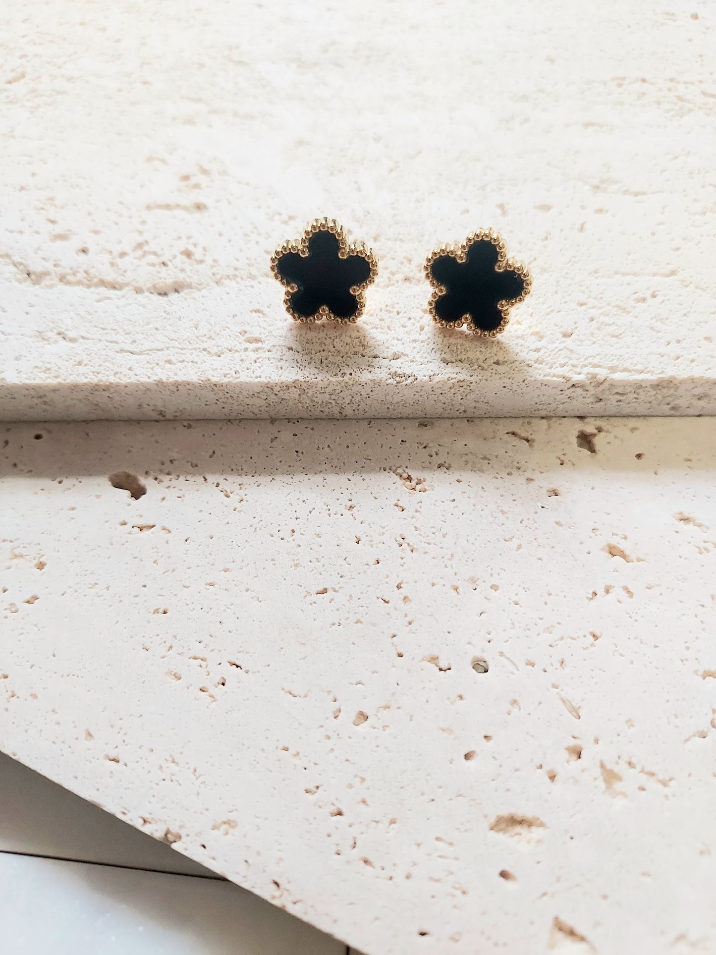 FLOWER EARRINGS-BLACK-18K GOLD PLATED-STAINLESS STEEL-LUCY-2 PIECES-