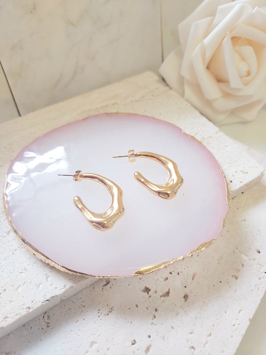 MINIMALIST LUXURY EARRINGS - STAINLESS STEEL - 18K GOLD PLATED - SMOOTH - 2 PIECES - C SHAPE MEASURES 2.8CM